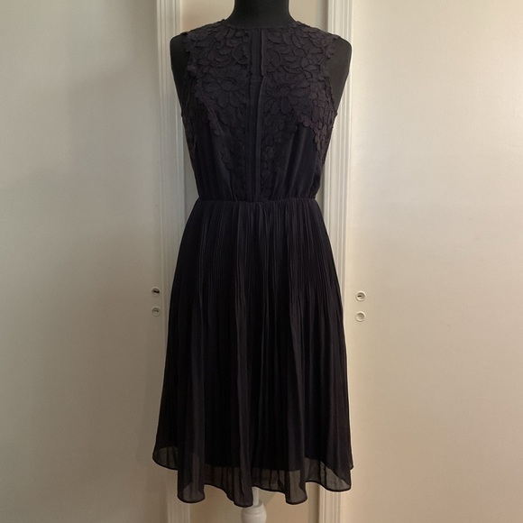 🤍NWT Navy Blue Pleated Chiffon Dress - Picture 1 of 5